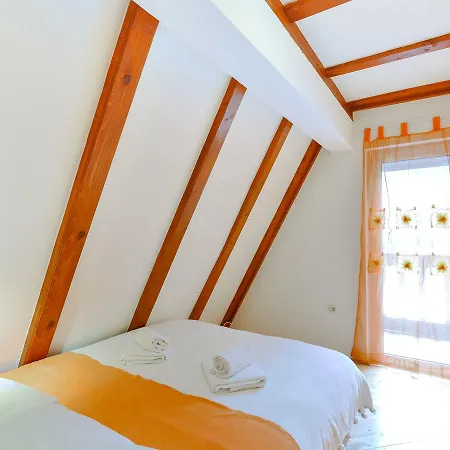 Σπίτι διακοπών Enchanting Holiday In Kijani With Swimming Pool Gračac